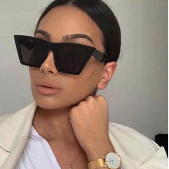 Retro Black Sunglasses Brand New - Picture 3 of 6